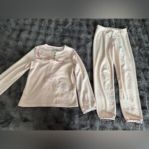 Matching shirt and pants with a cute dog pattern in light pink size 10 girls